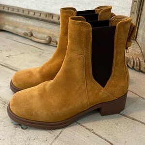 Cole Haan Suede Chelsea Boots
Women’s 7B Brand New
Mustard Yellow